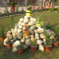 STONE HILL DISPLAY LANDSCAPE CERAMIC BIRD ACCESSORIES FERNS LINARIA GERBERA METAL WATERING CAN PLANTER ORANGE YELLOW GREEN COLORED GARDEN BLOG BUDSCAPE